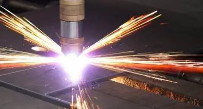 Corte a plasma de chapa metálica